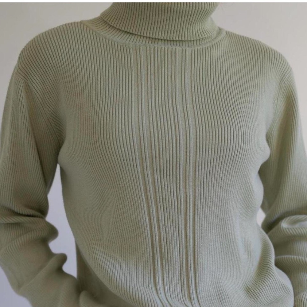 Liz Claiborne turtleneck sweater